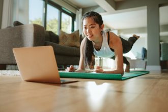 Ganzkörper-Workout für Anfänger ohne Geräte